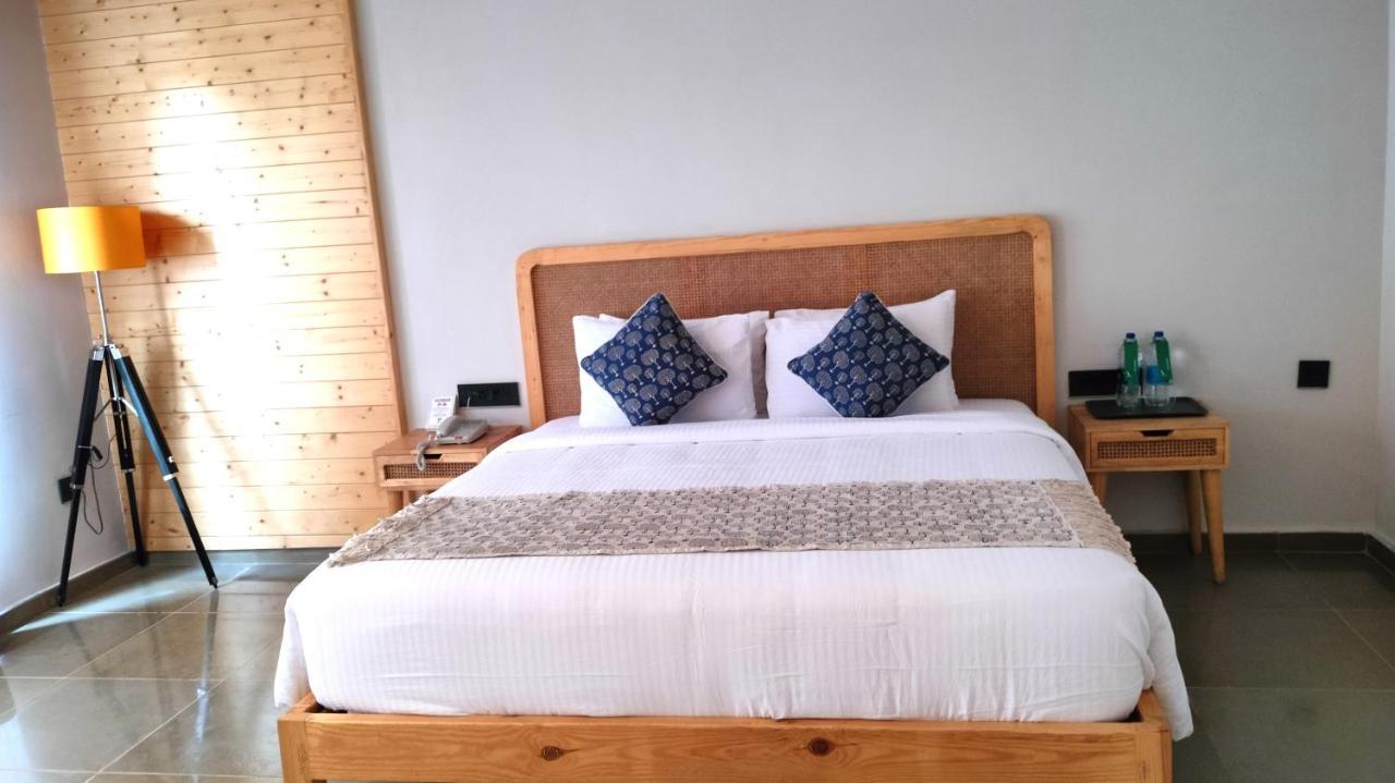 V Hotels And Resorts Chirala ภายนอก รูปภาพ