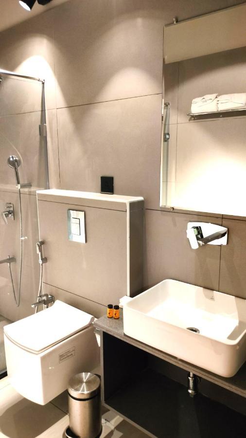 V Hotels And Resorts Chirala ภายนอก รูปภาพ